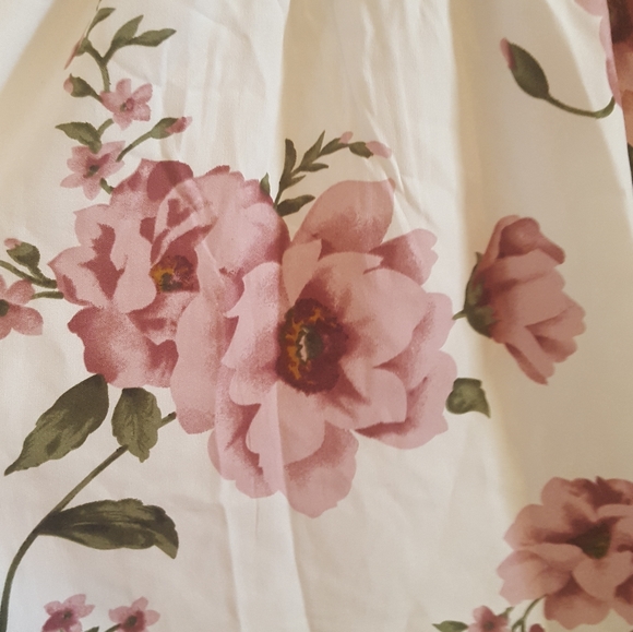 SOLD Off the shoulder floral dress - Picture 2 of 2